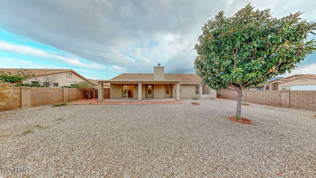 a view of empty room with window