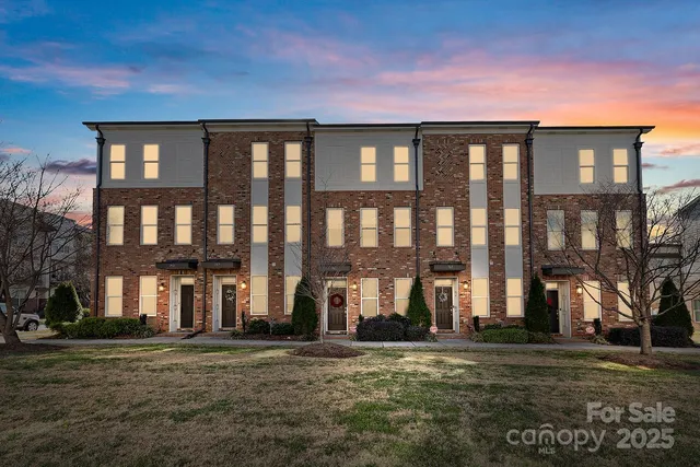 $480,000 | 761 Seigle Point Drive, Charlotte, NC 28204