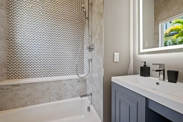 $6,700,000 | 81 Island Drive, Ocean Ridge, FL 33435