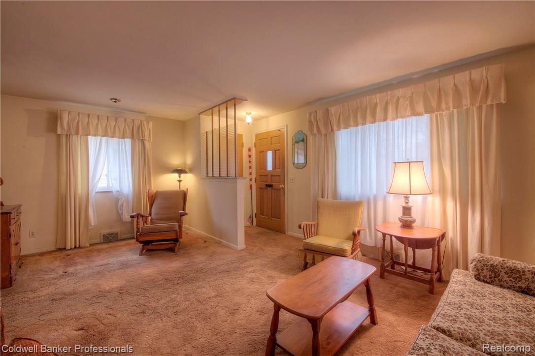212 South Alice Avenue Rochester, MI 48307 - Photo 12 of 32 Living Room