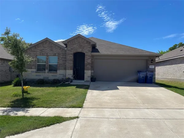 $2,300 | 213 Asheville Street, Azle, TX 76020
