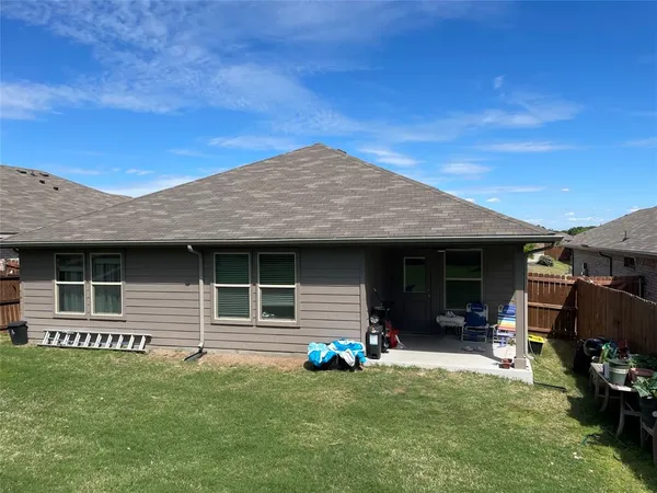 $2,300 | 213 Asheville Street, Azle, TX 76020