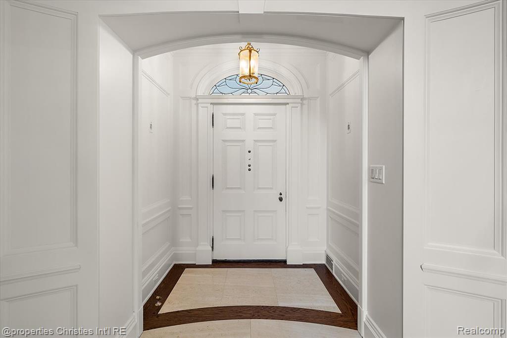 237 Lake Shore Road Grosse Pointe Farms, MI 48236 - Photo 12 of 98 Gallery Image 12