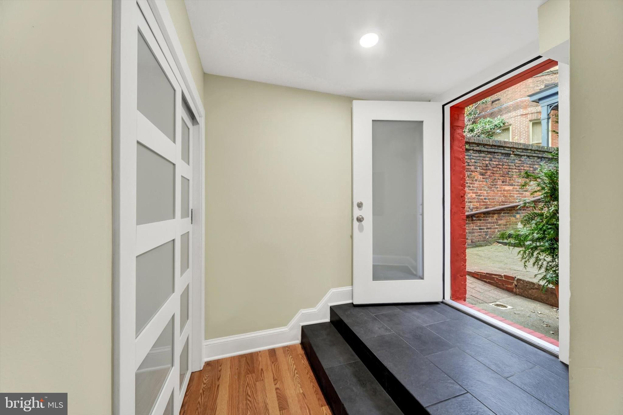 15 East Branch Lane, Unit 22 Baltimore, MD 21201 - Photo 3 of 19 ENTRY