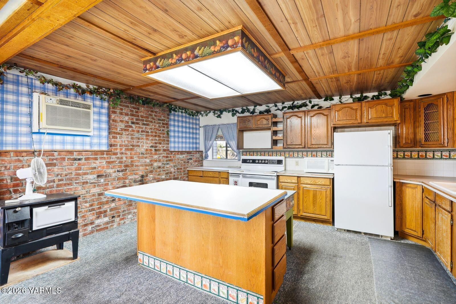 1580 North Cottonwood Road Yakima, WA 98908 - Photo 7 of 37 1580 N Cottonwood Rd 015