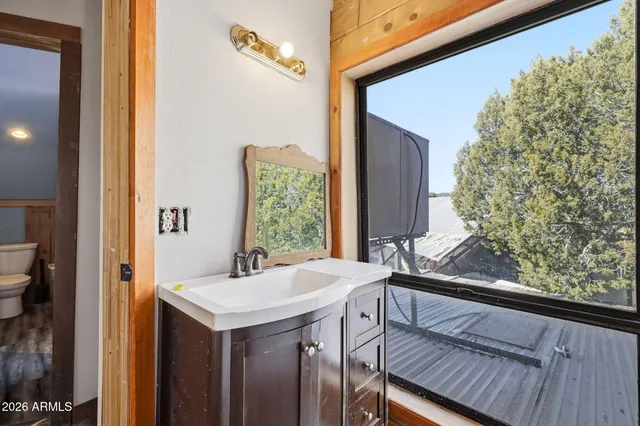 $250,000 | 5 Western Avenue