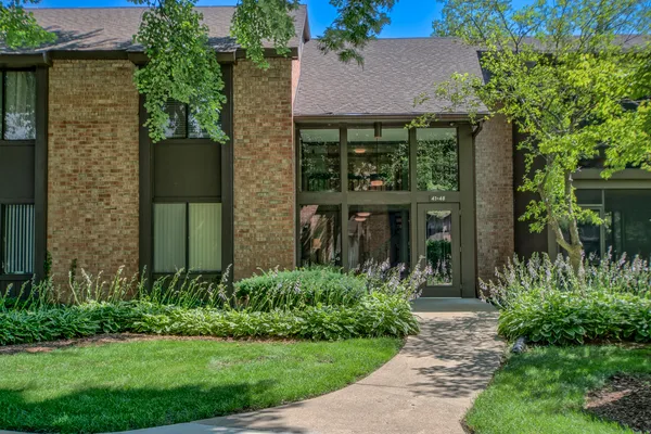 $199,500 | 740 St Andrews Lane, Unit 48, Crystal Lake, IL 60014