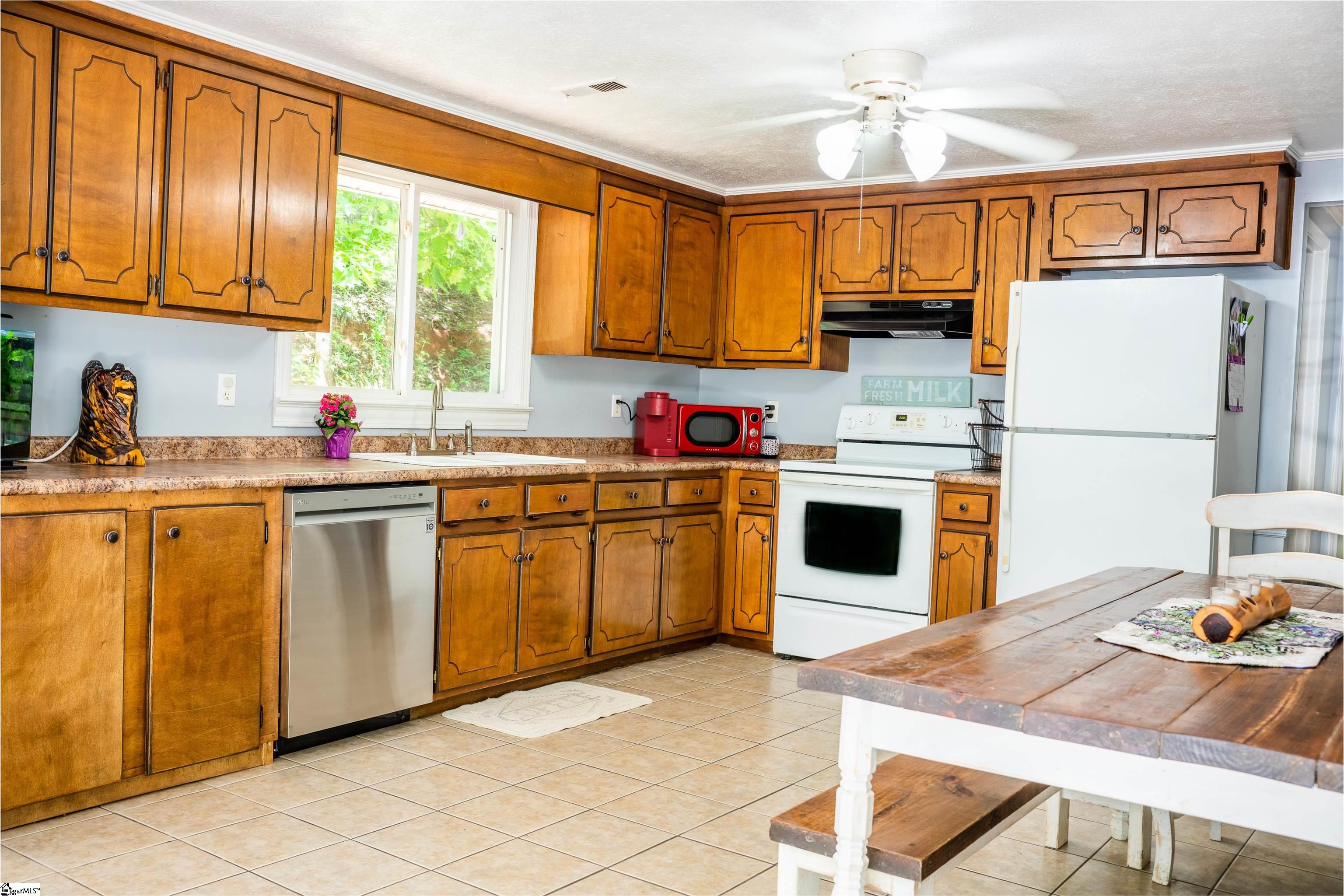 419 Griffin Church Road Pickens, SC 29671 - Photo 2 of 31