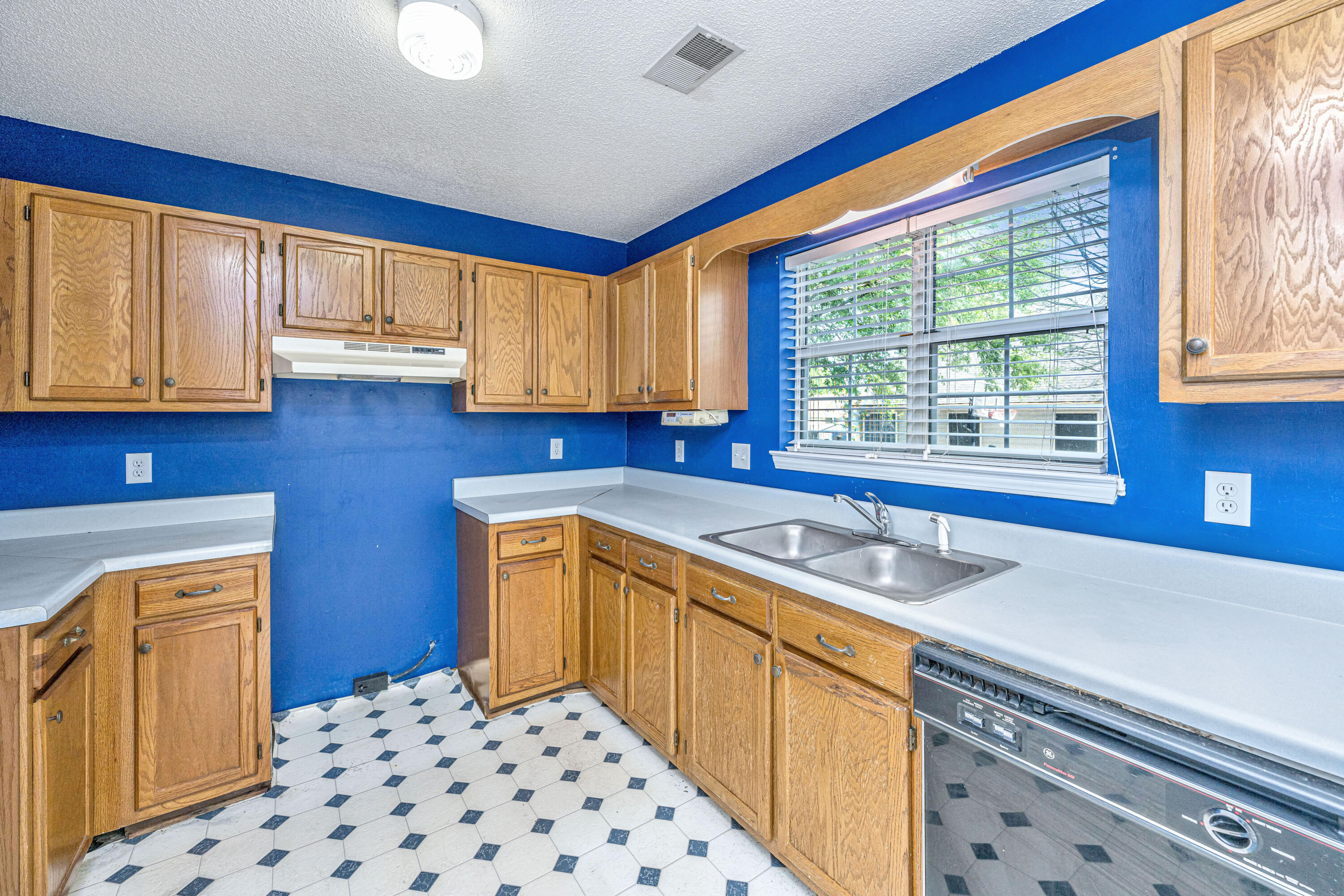 209 Woodland Lakes Road Goose Creek, SC 29445 - Photo 13 of 29 Matney Team- 209 Woodland Lakes Road