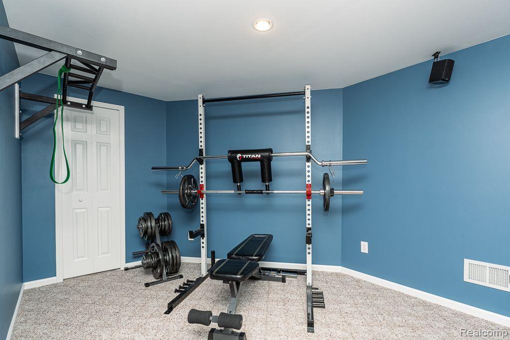 2072 Ridgefield Court Rochester Hills, MI 48306 - Photo 33 of 41