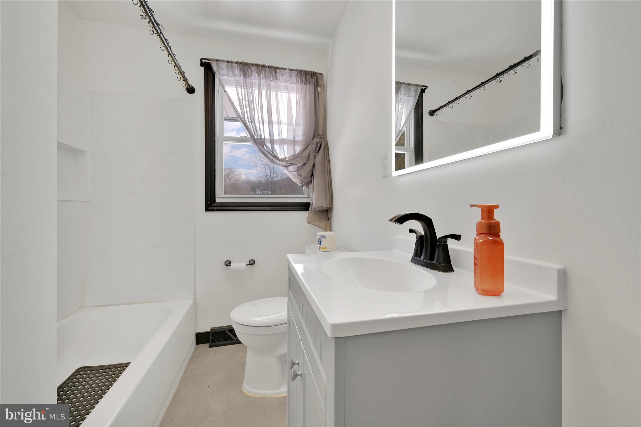 1837 Old Spring Valley Road Reading, PA 19604 - Photo 17 of 32 Bathroom