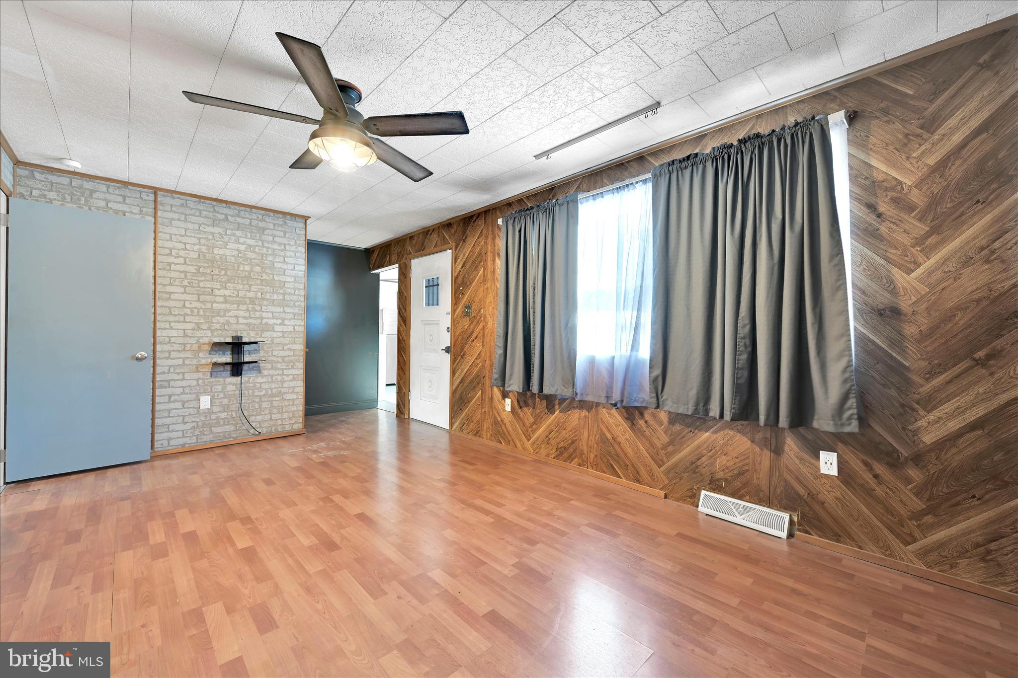1837 Old Spring Valley Road Reading, PA 19604 - Photo 8 of 32 Living Area