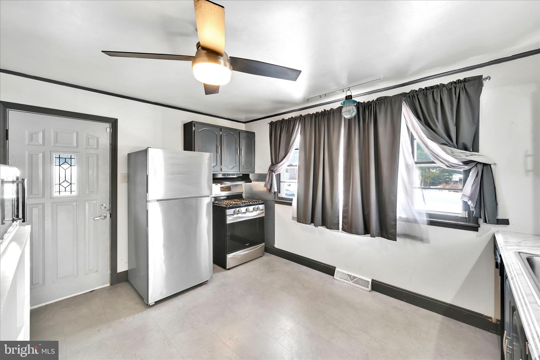 1837 Old Spring Valley Road Reading, PA 19604 - Photo 9 of 32 Kitchen