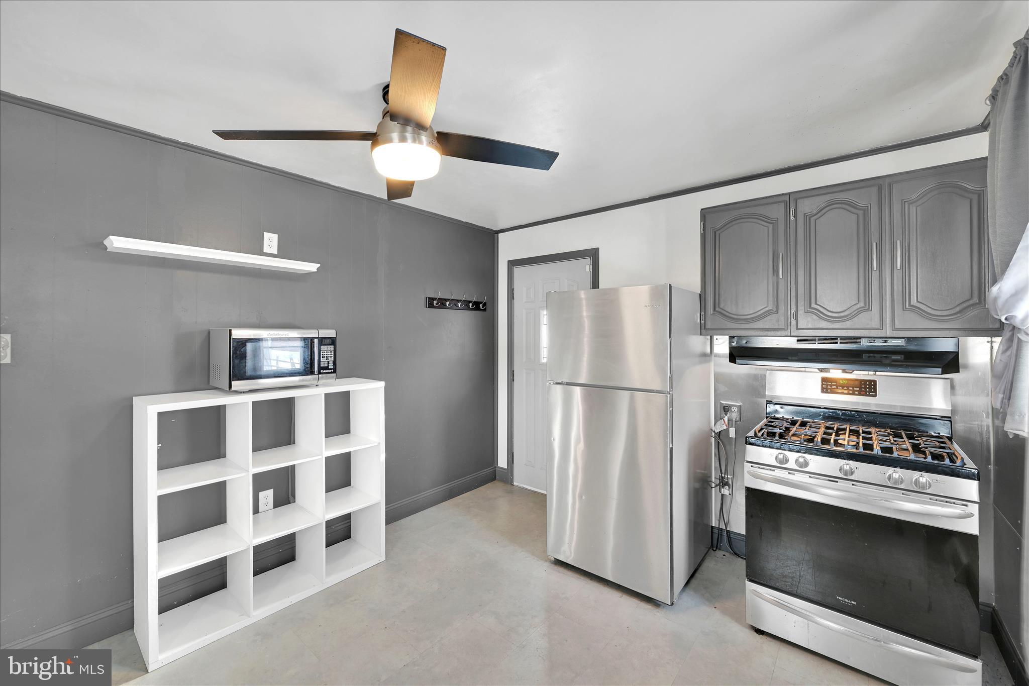 1837 Old Spring Valley Road Reading, PA 19604 - Photo 10 of 32 Kitchen