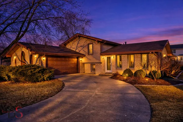 $310,000 | 2704 Cherie Lane, Ottawa, IL 61350