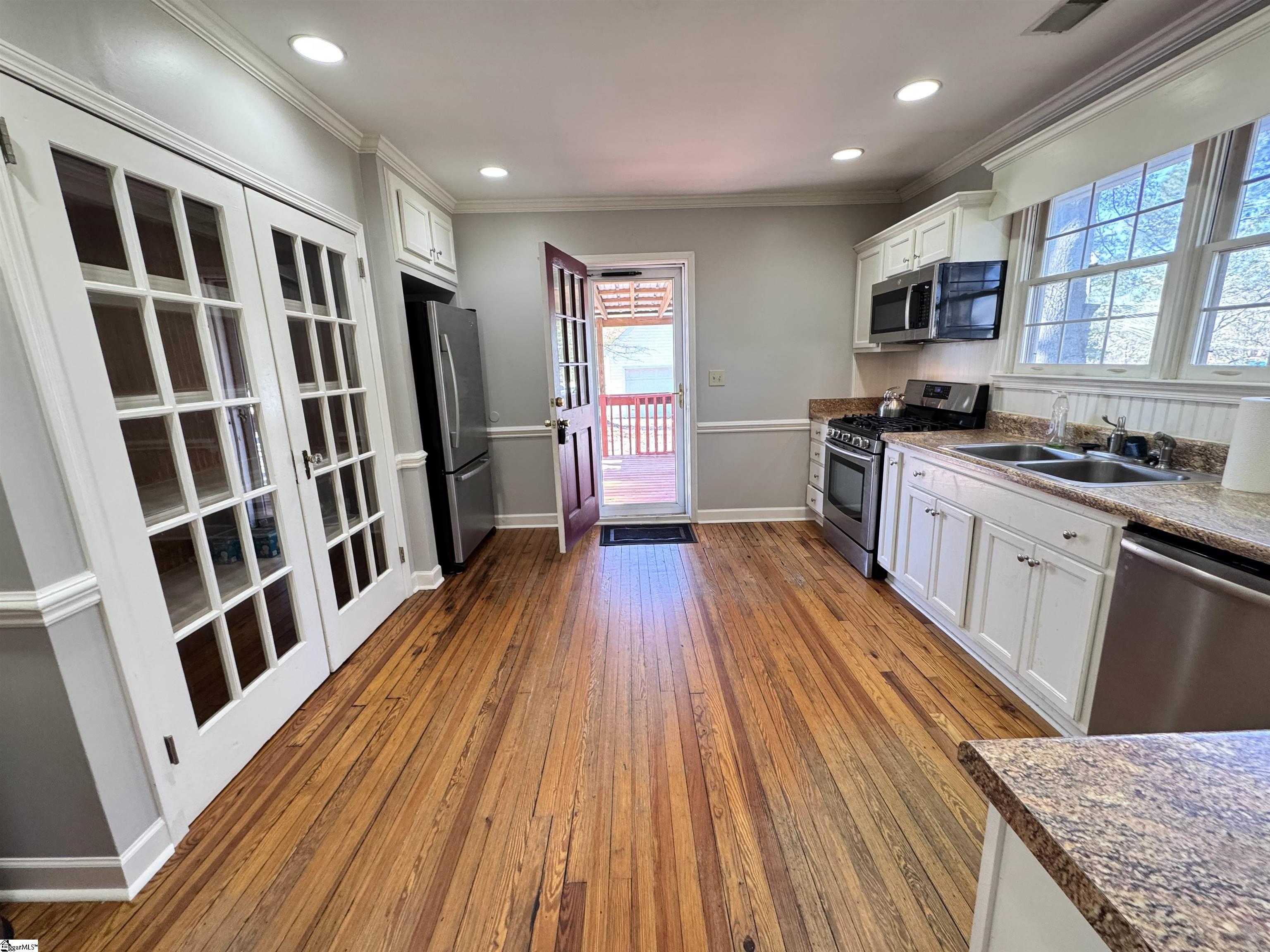 215 Lancaster Avenue Greer, SC 29650 - Photo 7 of 22 Gallery Image 7