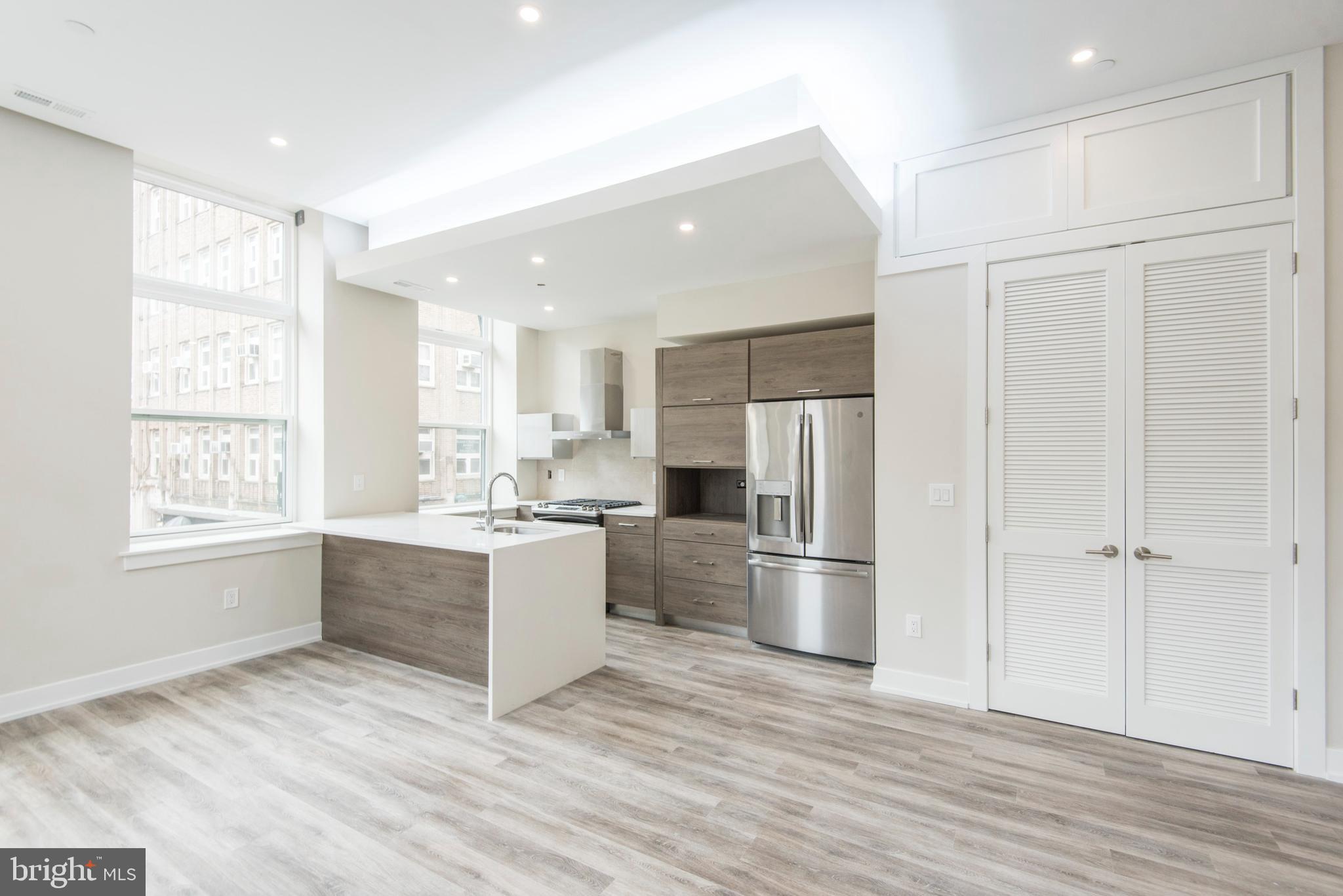 802 Sansom Street, Unit 402 Philadelphia, PA 19107 - Photo 1 of 8