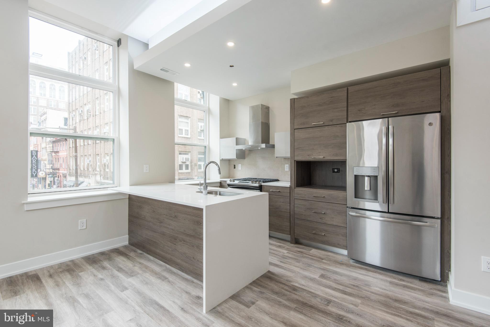 802 Sansom Street, Unit 402 Philadelphia, PA 19107 - Photo 5 of 8
