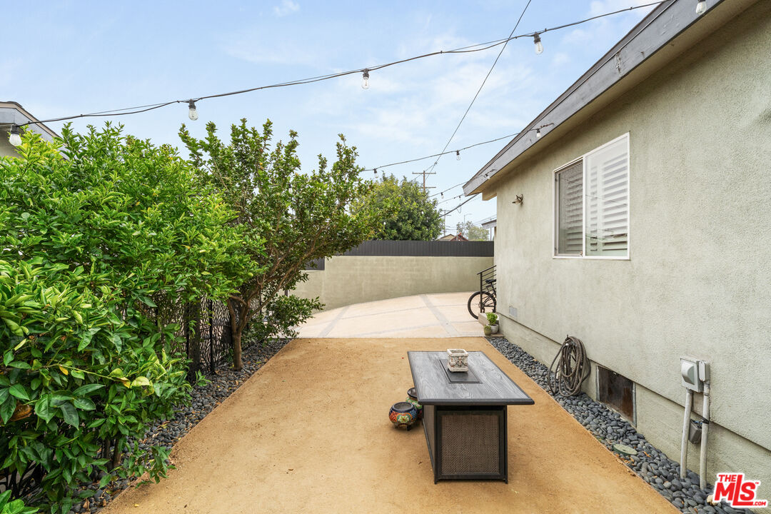 7817 Naylor Avenue Los Angeles, CA 90045 - Photo 11 of 11