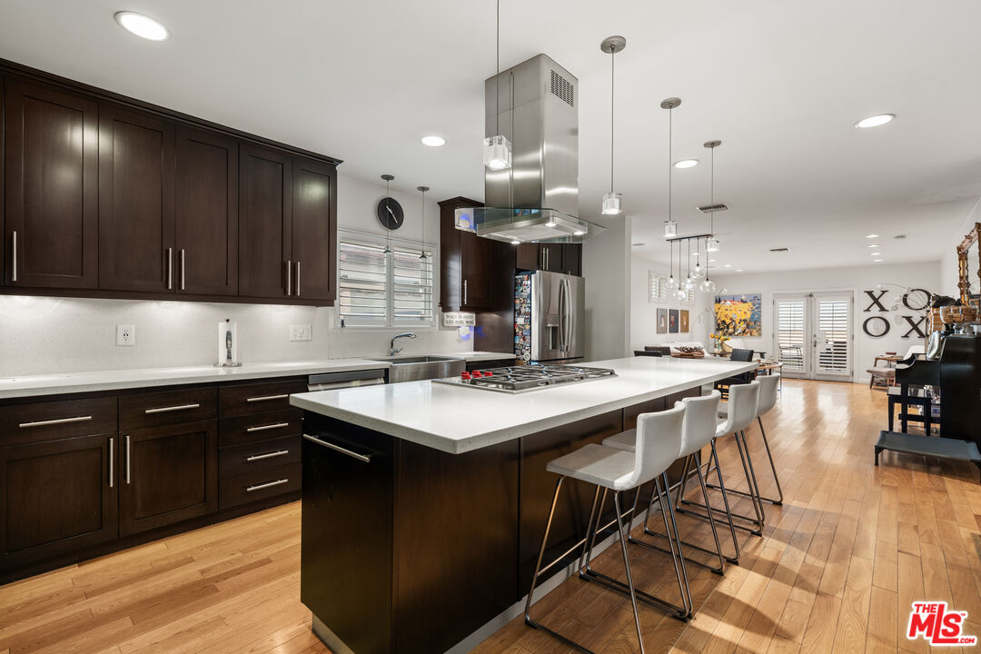 7817 Naylor Avenue Los Angeles, CA 90045 - Photo 4 of 11