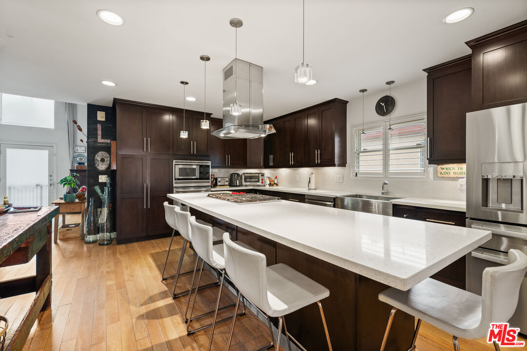 7817 Naylor Avenue Los Angeles, CA 90045 - Photo 5 of 11