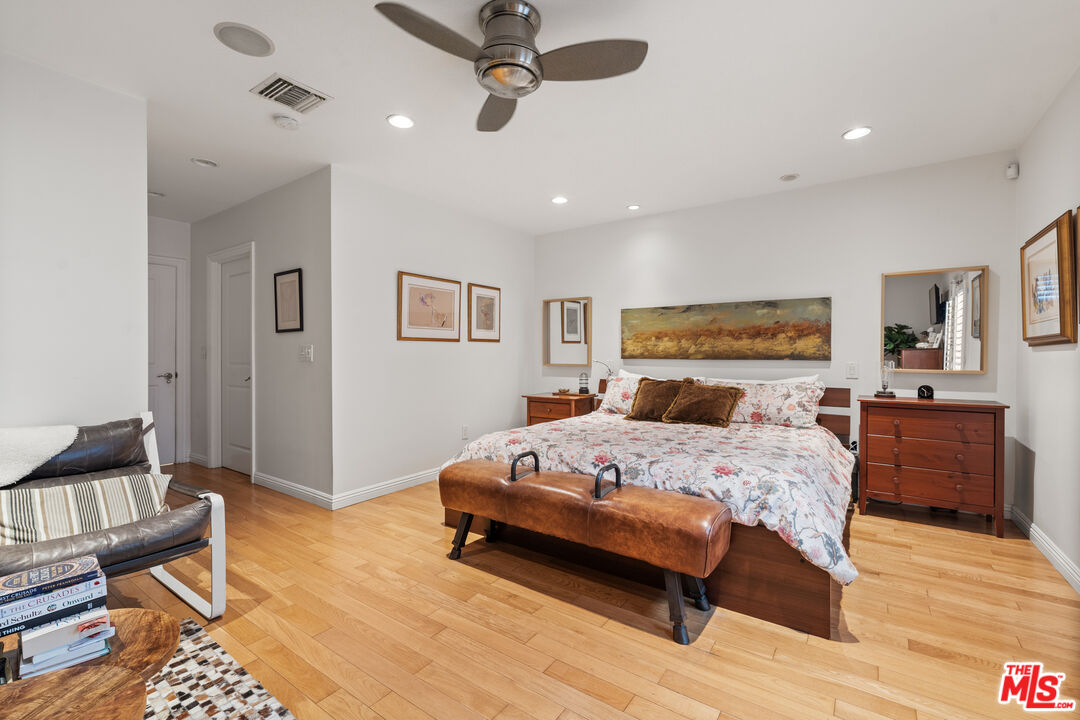 7817 Naylor Avenue Los Angeles, CA 90045 - Photo 6 of 11