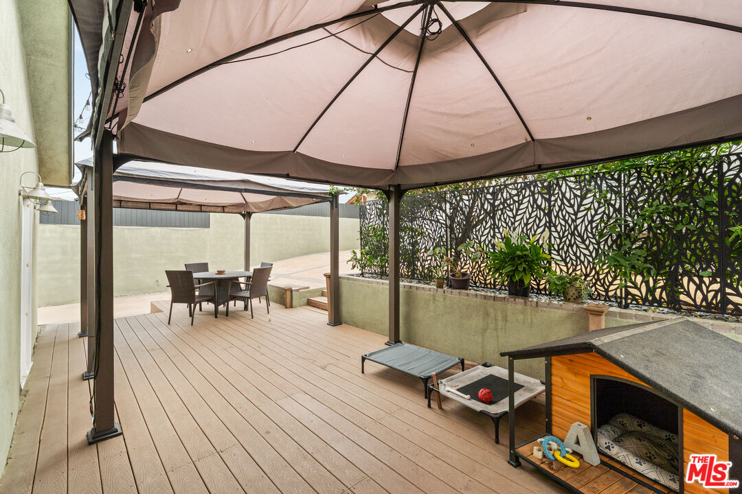 7817 Naylor Avenue Los Angeles, CA 90045 - Photo 8 of 11