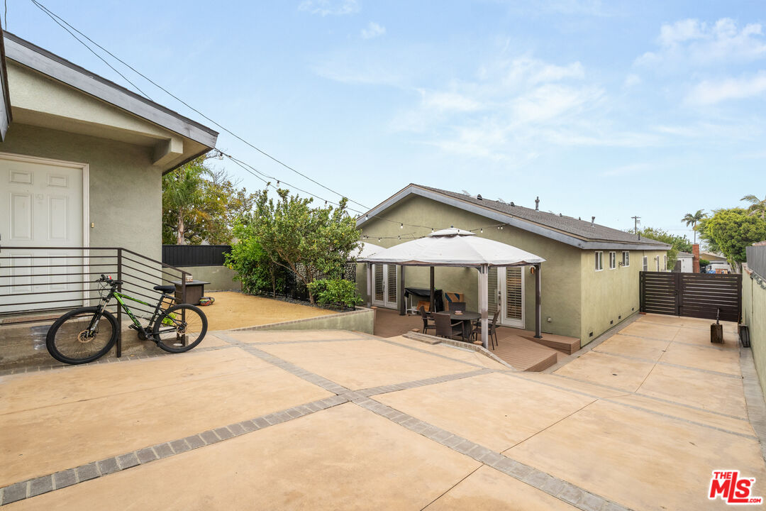 7817 Naylor Avenue Los Angeles, CA 90045 - Photo 9 of 11