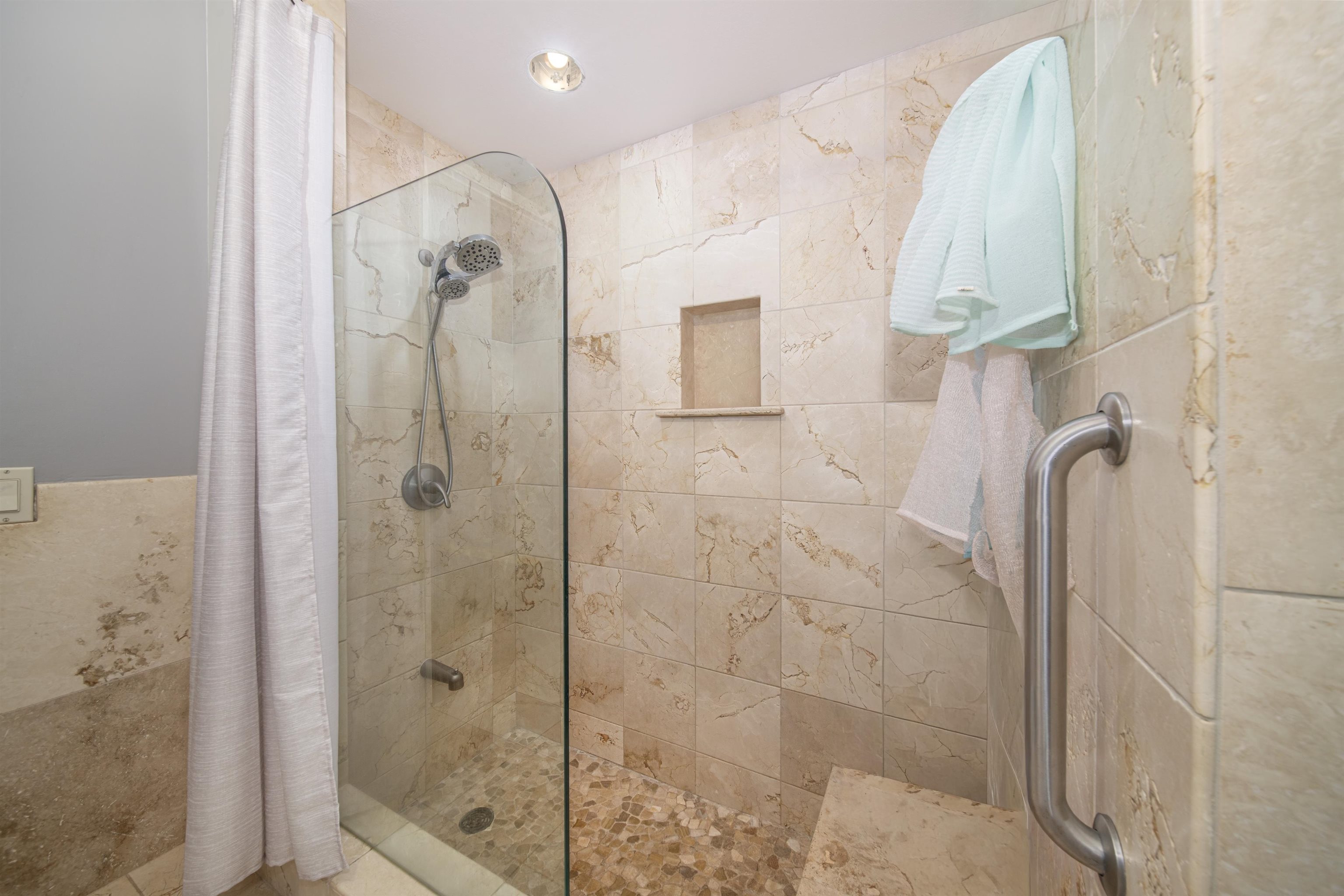 4996 Lower Honoapiilani Road Lahaina, HI 96761 - Photo 21 of 37 a bathroom with a shower