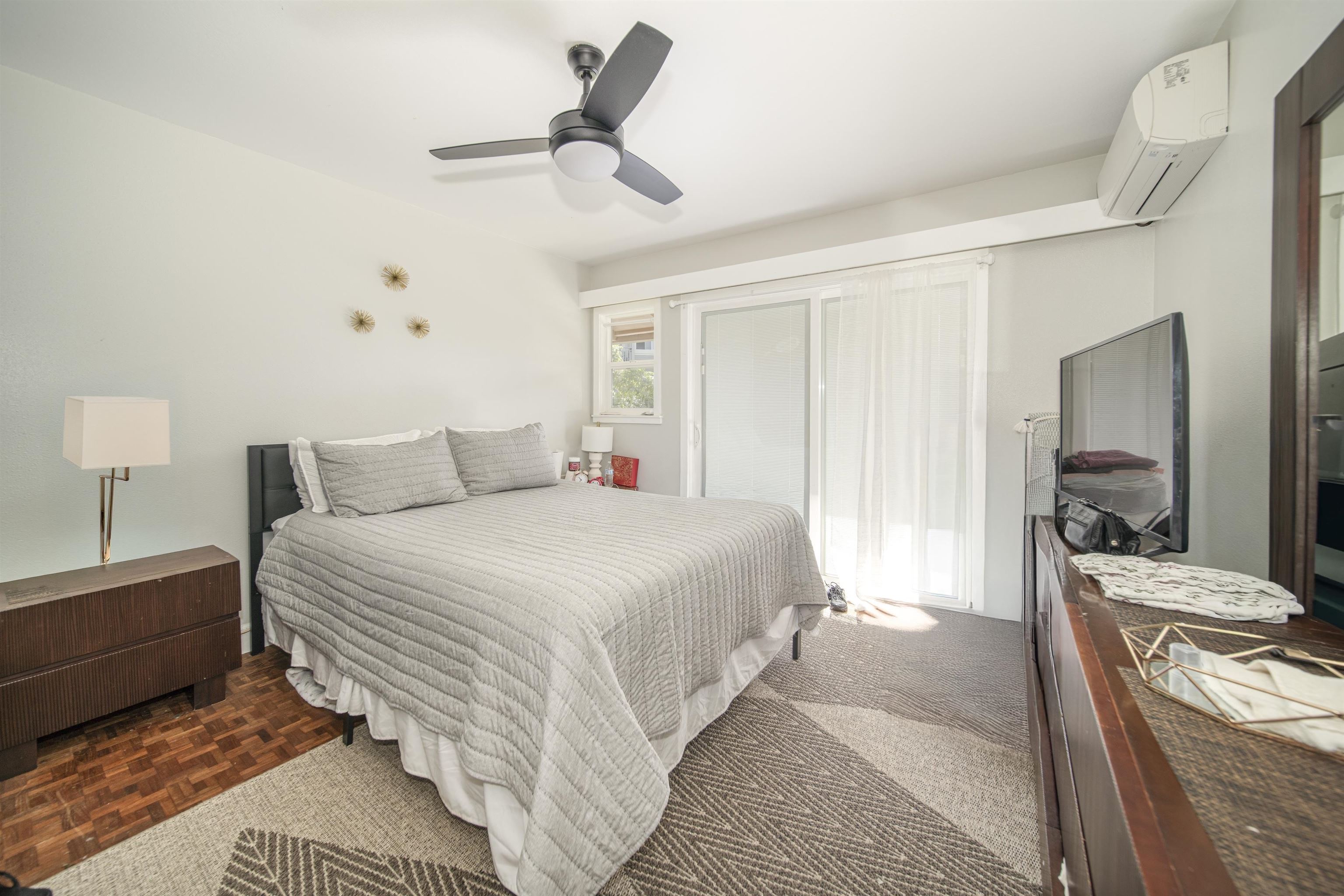 4996 Lower Honoapiilani Road Lahaina, HI 96761 - Photo 26 of 37 a bedroom with a bed and a large mirror