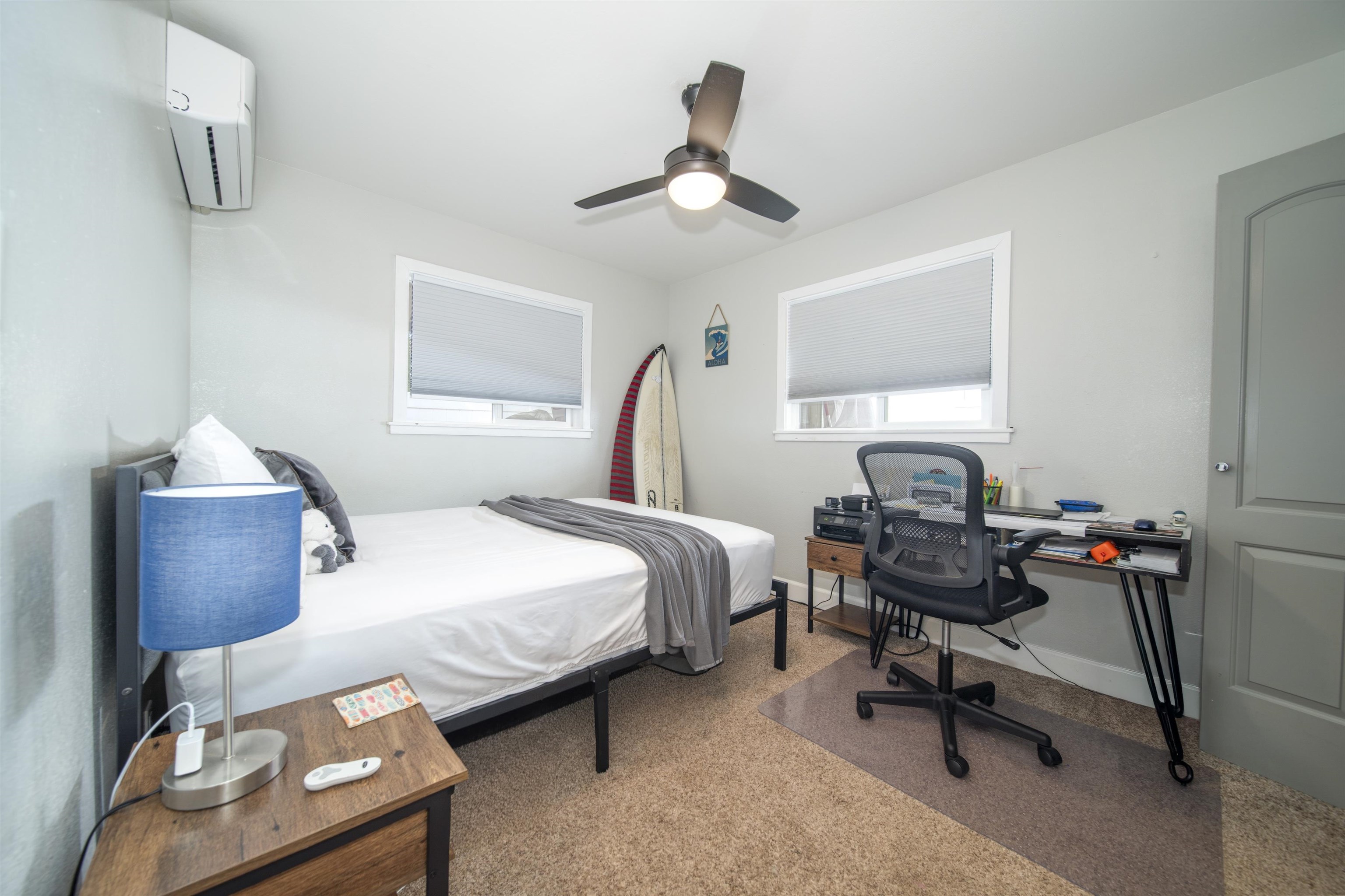 4996 Lower Honoapiilani Road Lahaina, HI 96761 - Photo 27 of 37 a bedroom with bed and a window