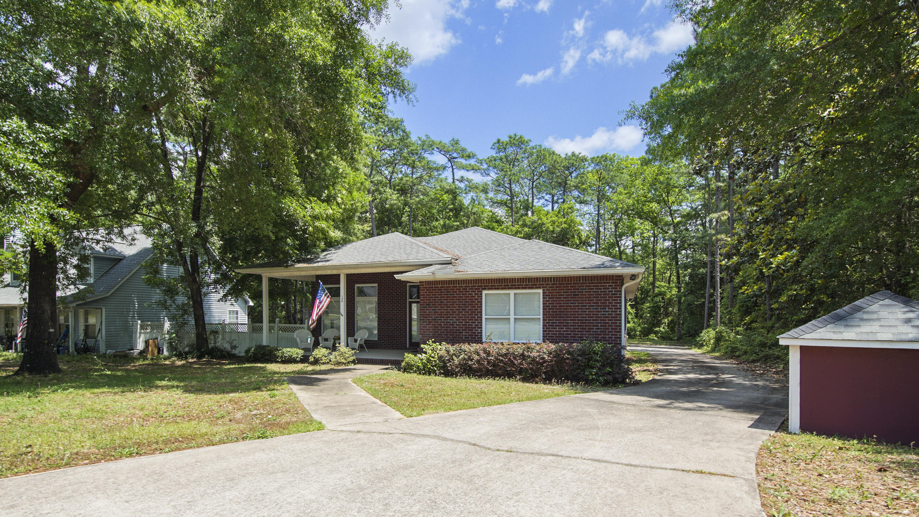 136 Country Manor Road DeFuniak Springs, FL 32435 - Photo 2 of 30 DSC00936