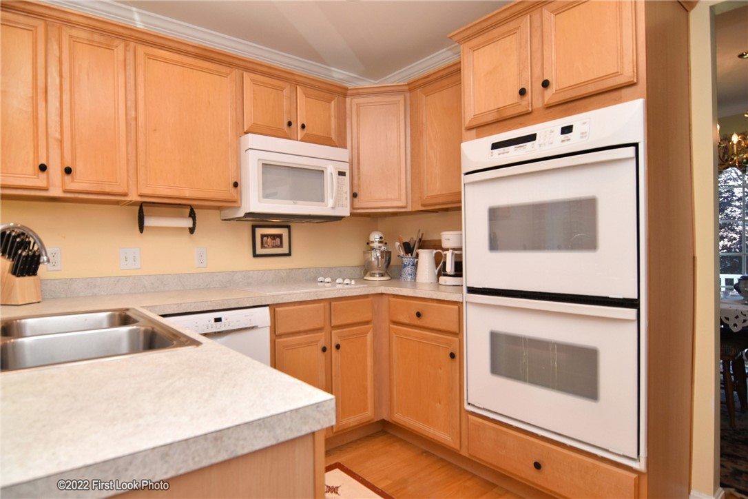 61 Bayberry Road Narragansett, RI 02882 - Photo 4 of 31