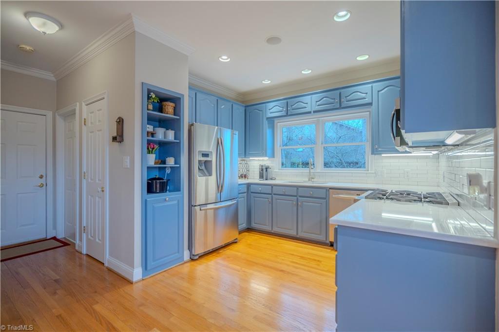 1835 Waterford Pointe Road Lexington, NC 27292 - Photo 14 of 26 Access to pantry, laundry & garage from kitchen