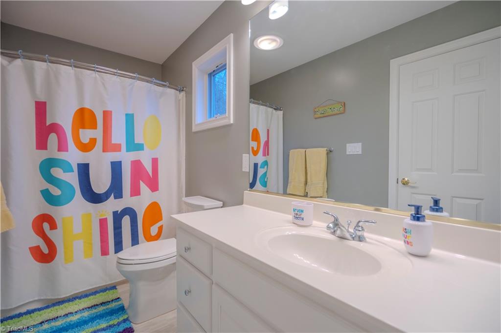 1835 Waterford Pointe Road Lexington, NC 27292 - Photo 24 of 26 Upstairs bath with tub/shower