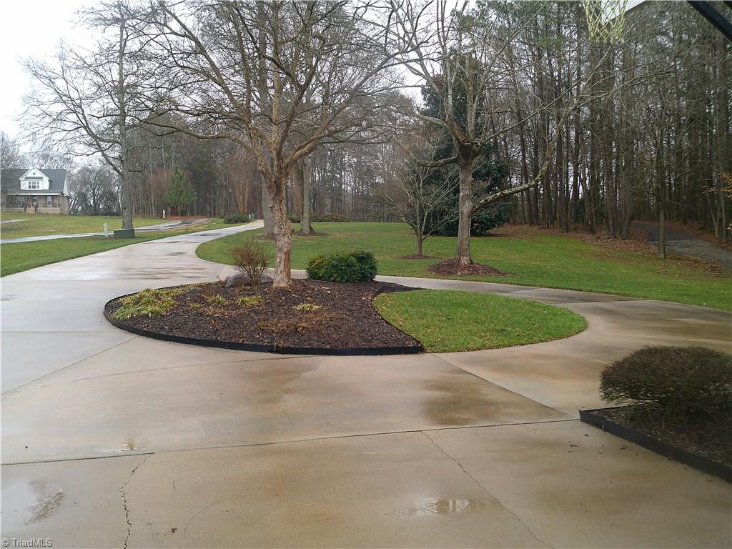 1835 Waterford Pointe Road Lexington, NC 27292 - Photo 5 of 26 Circle paved drive