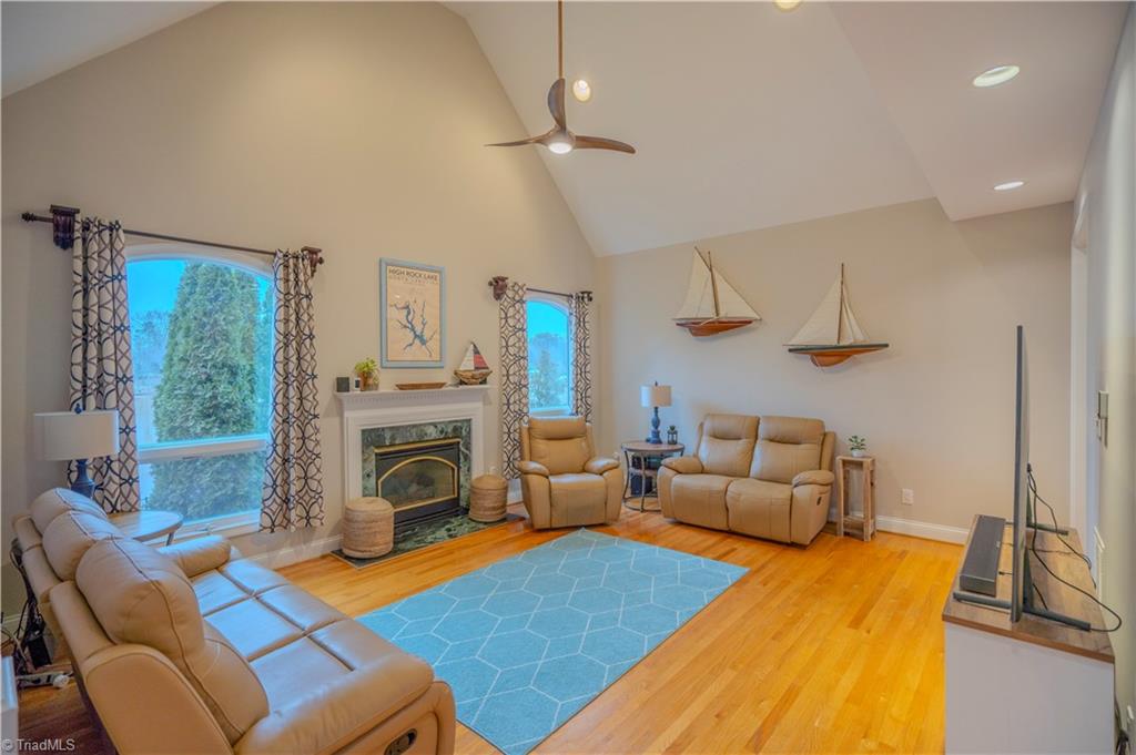 1835 Waterford Pointe Road Lexington, NC 27292 - Photo 7 of 26 Vaulted ceiling in great room