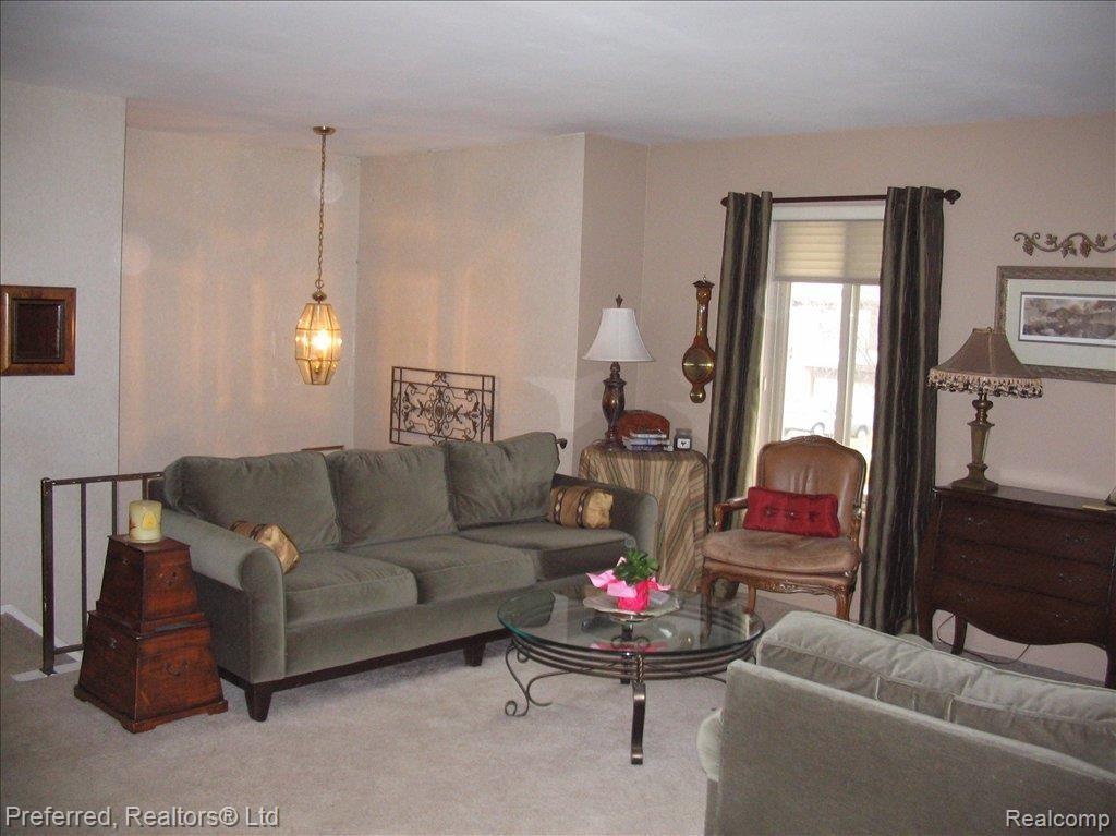 6311 Raintree Drive Canton, MI 48187 - Photo 3 of 14 LIVING ROOM