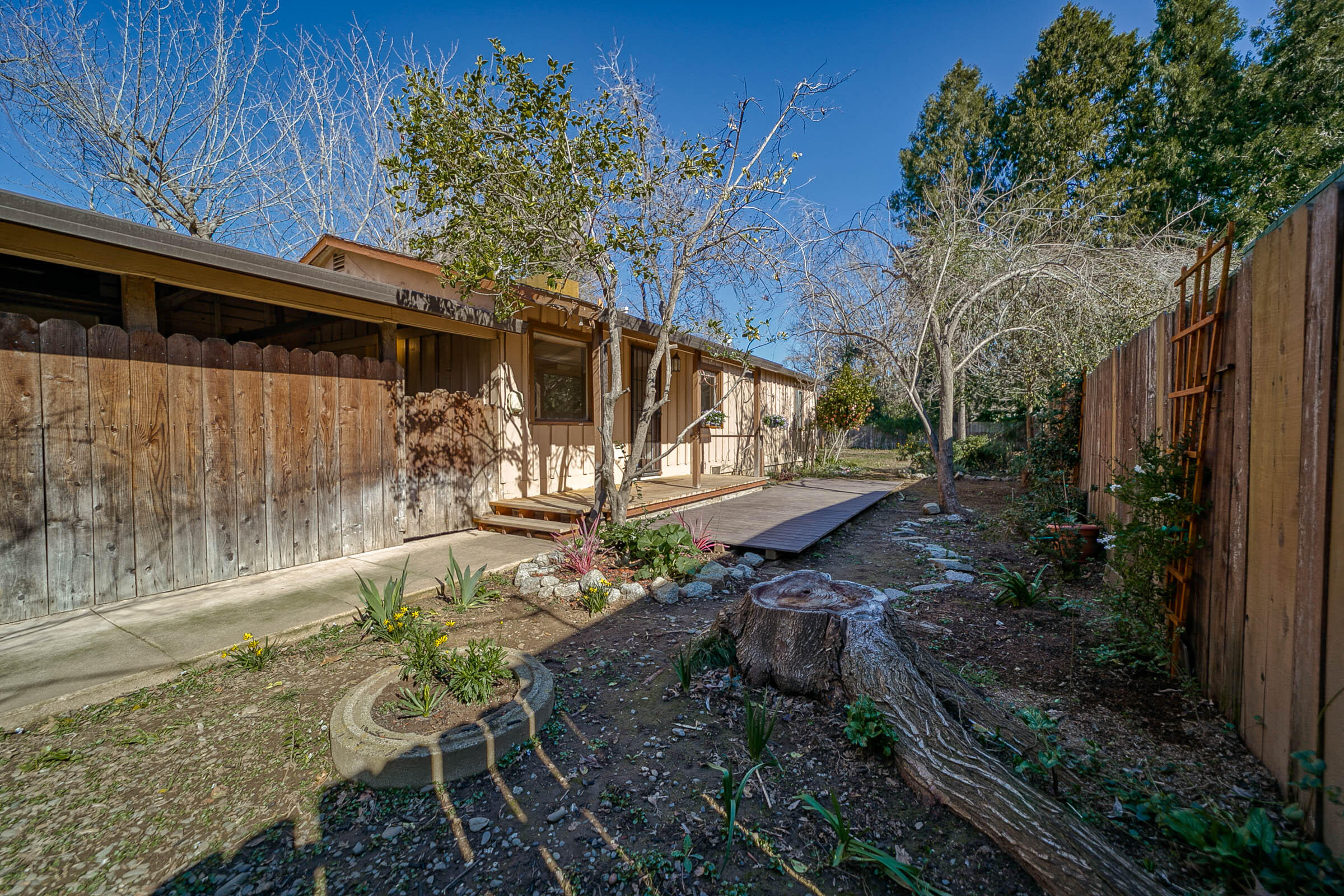 468 Rio Street Redding, CA 96001 - Photo 1 of 33 Front