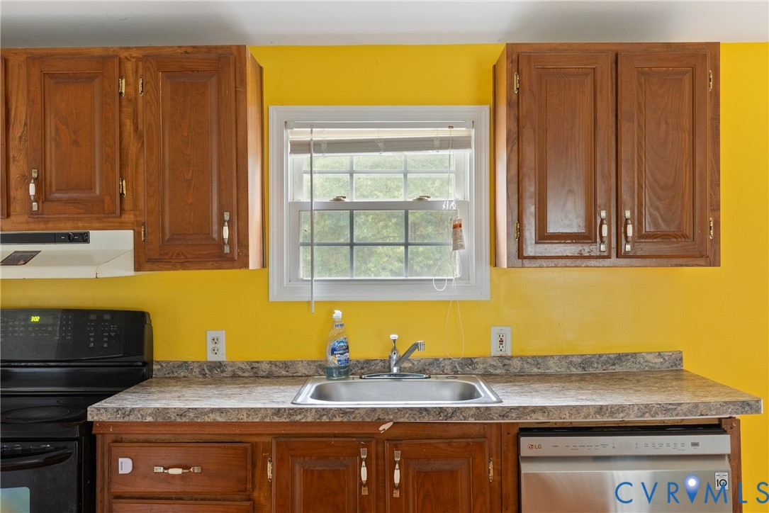 20786 Beaver Dam Road Beaverdam, VA 23015 - Photo 18 of 23 Kitchen featuring black electric range, ventilatio