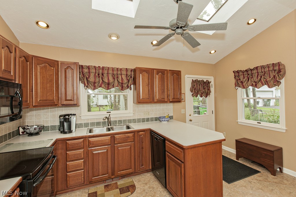 1375 Avondale Road Cleveland, OH 44121 - Photo 8 of 20