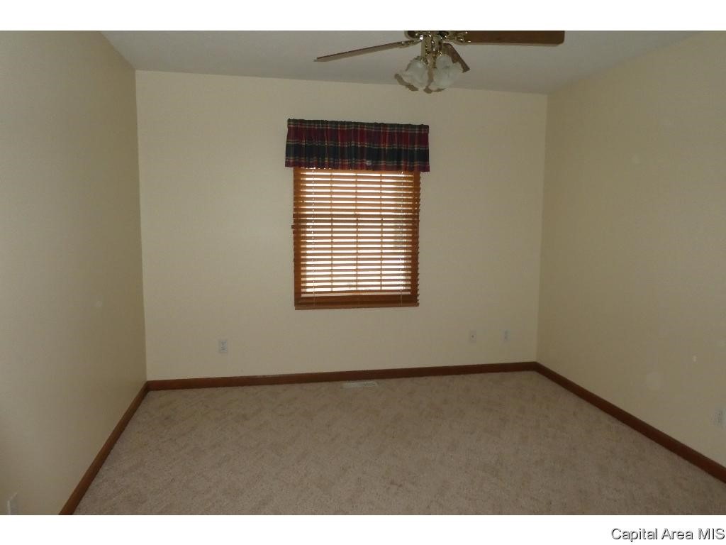 3219 Red Oak Lane Springfield, IL 62712 - Photo 7 of 13