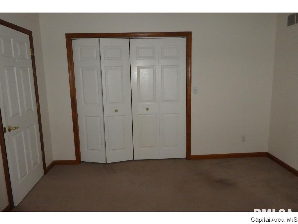 3219 Red Oak Lane Springfield, IL 62712 - Photo 9 of 13