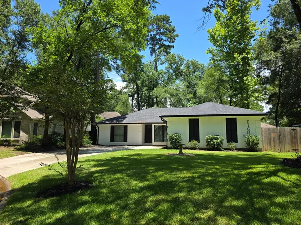 $372,600 | 8 North Brook Pebble Court, The Woodlands, TX 77380