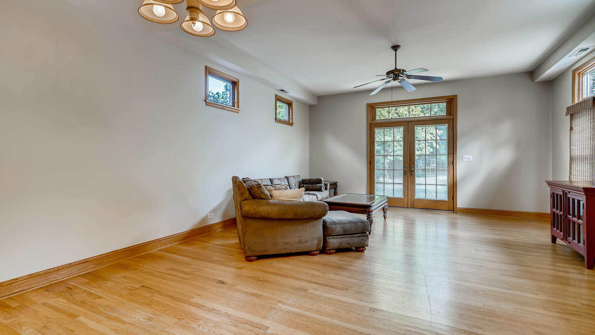 184 Lawton Road Riverside, IL 60546 - Photo 12 of 28