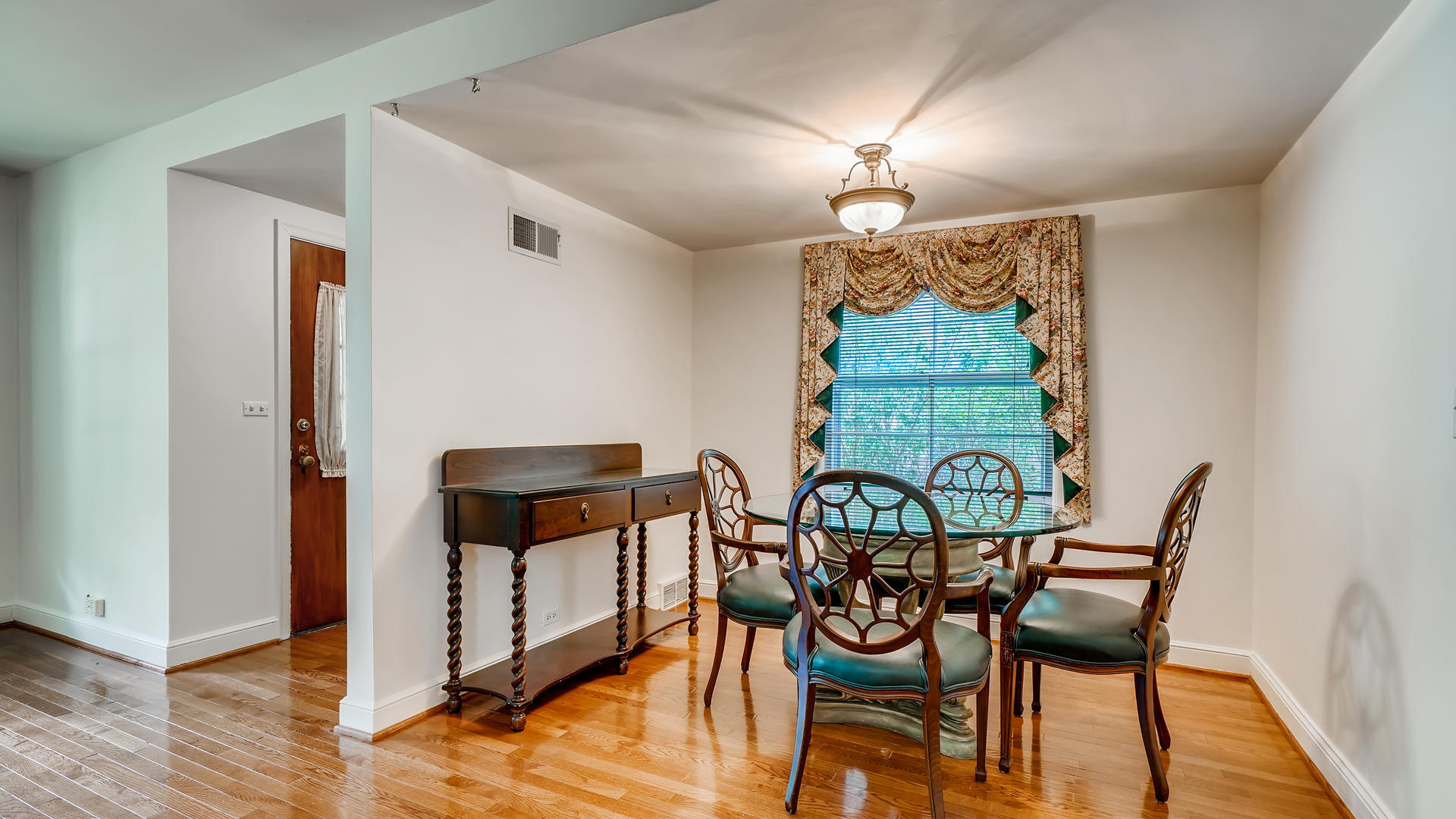 184 Lawton Road Riverside, IL 60546 - Photo 6 of 28