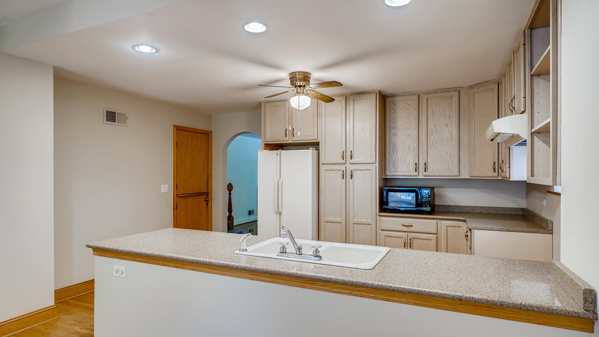 184 Lawton Road Riverside, IL 60546 - Photo 10 of 28
