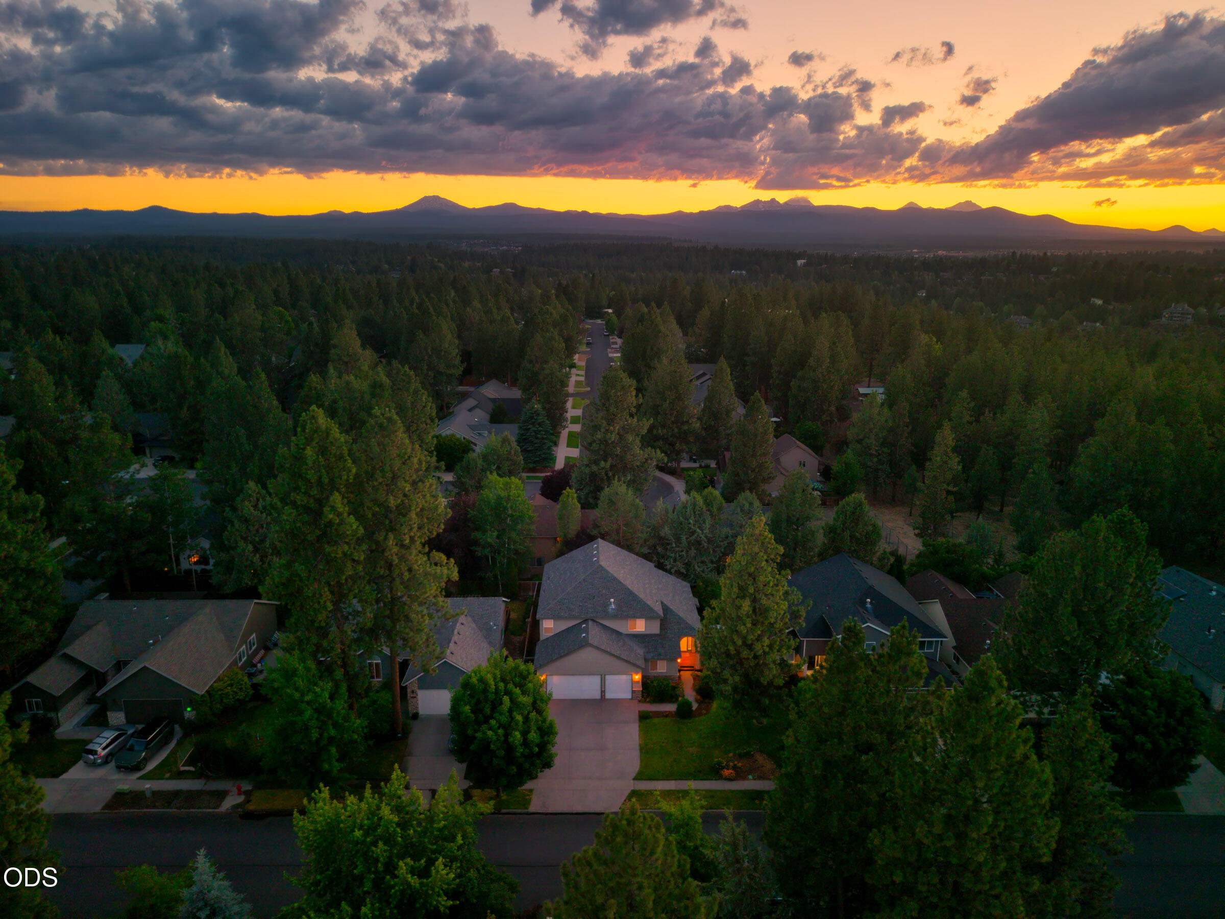 19870 Powers Road Bend, OR 97702 - Photo 38 of 40