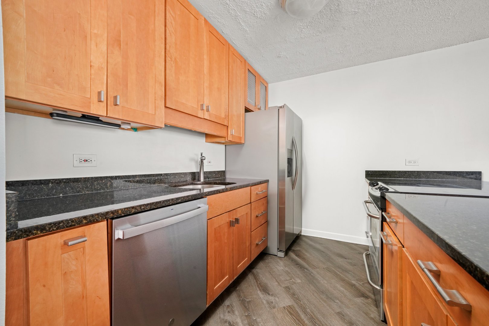 5320 North Sheridan Road, Unit 1007 Chicago, IL 60640 - Photo 4 of 14 Gallery Image 4