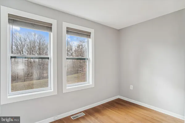 a view of empty room with window